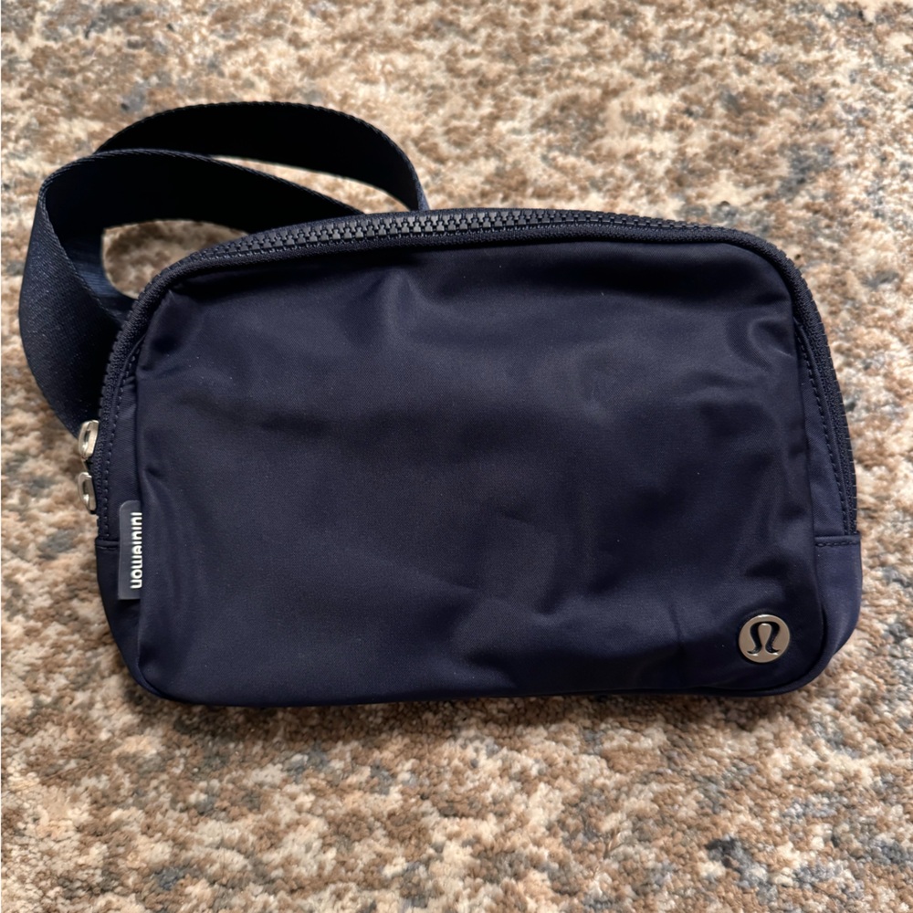 Lululemon Everywhere Belt Bag Large 2L True Navy